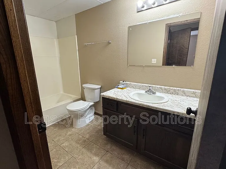 1011 S 3rd St #15 — Photo 8