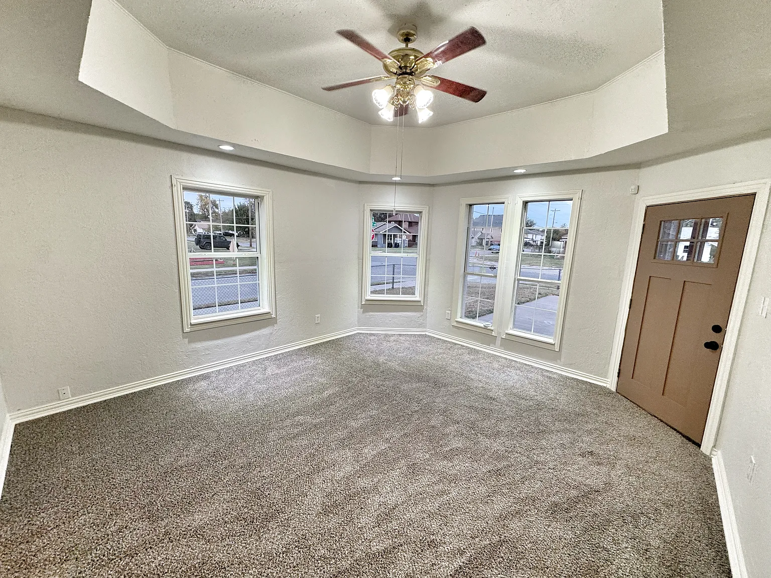 1529 N McKinley Ave — Photo 4