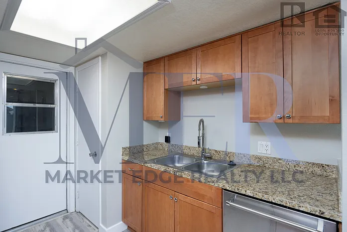 425 E Marco Polo Rd — Photo 12