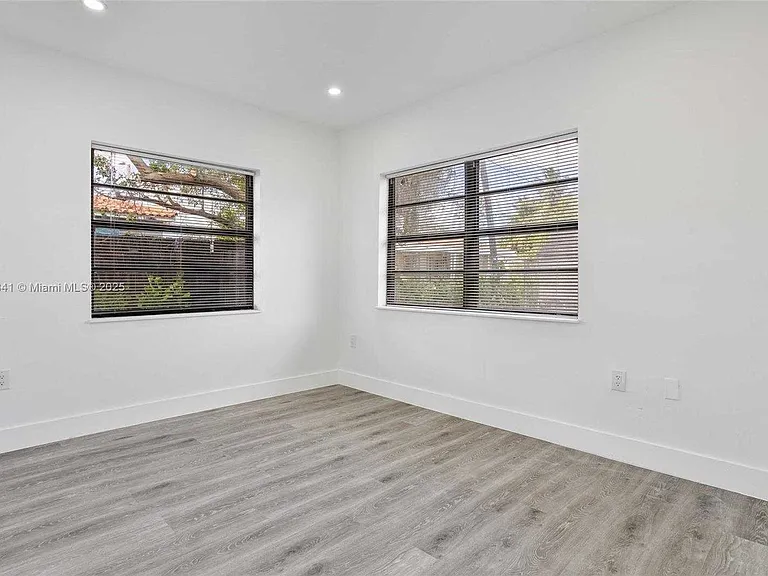 SW 34th Ct — Photo 5