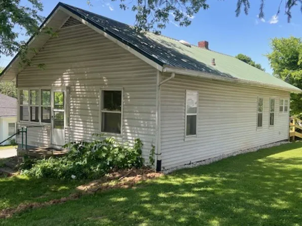 401 NE 3rd St, Paoli, IN 47454