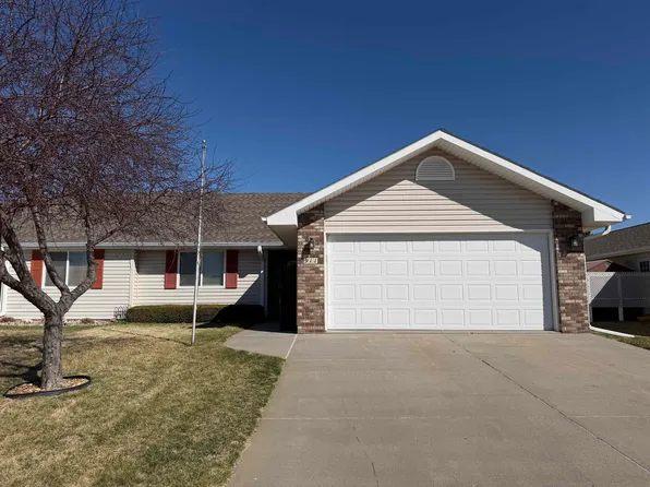 911 Janet Ln, Norfolk, NE 68701