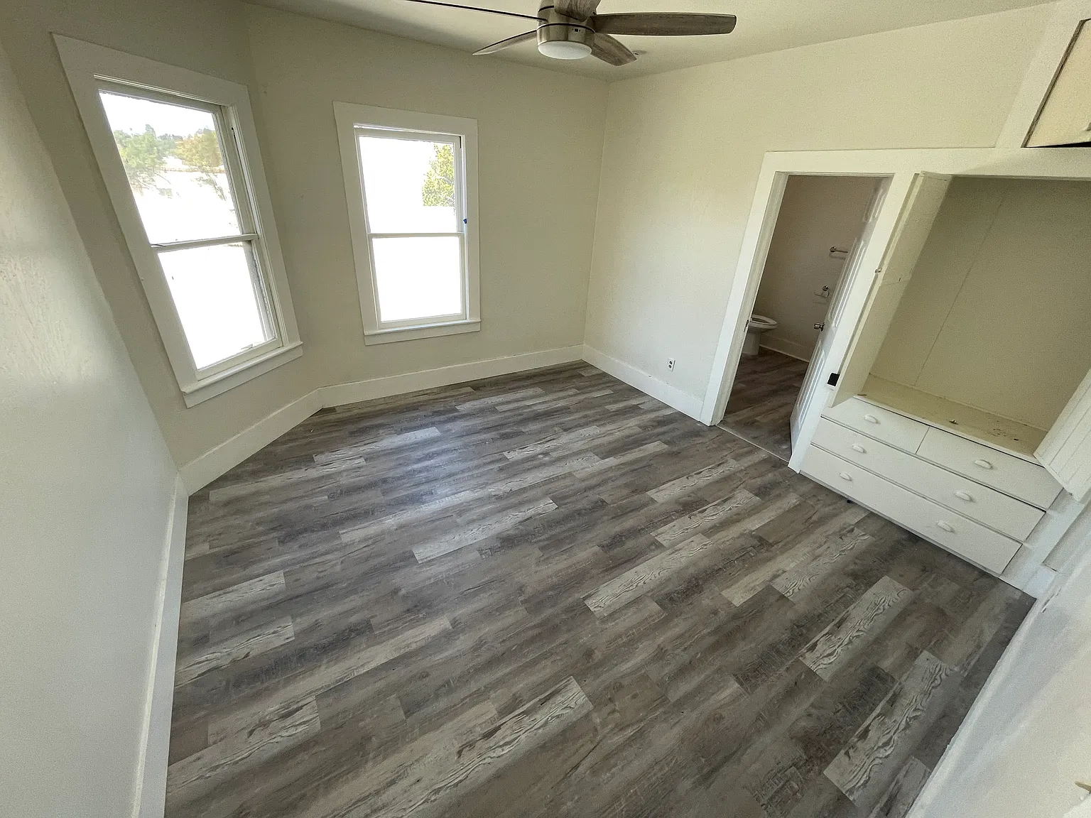 4 bed, 1300 sqft, $2,100 — Photo 4