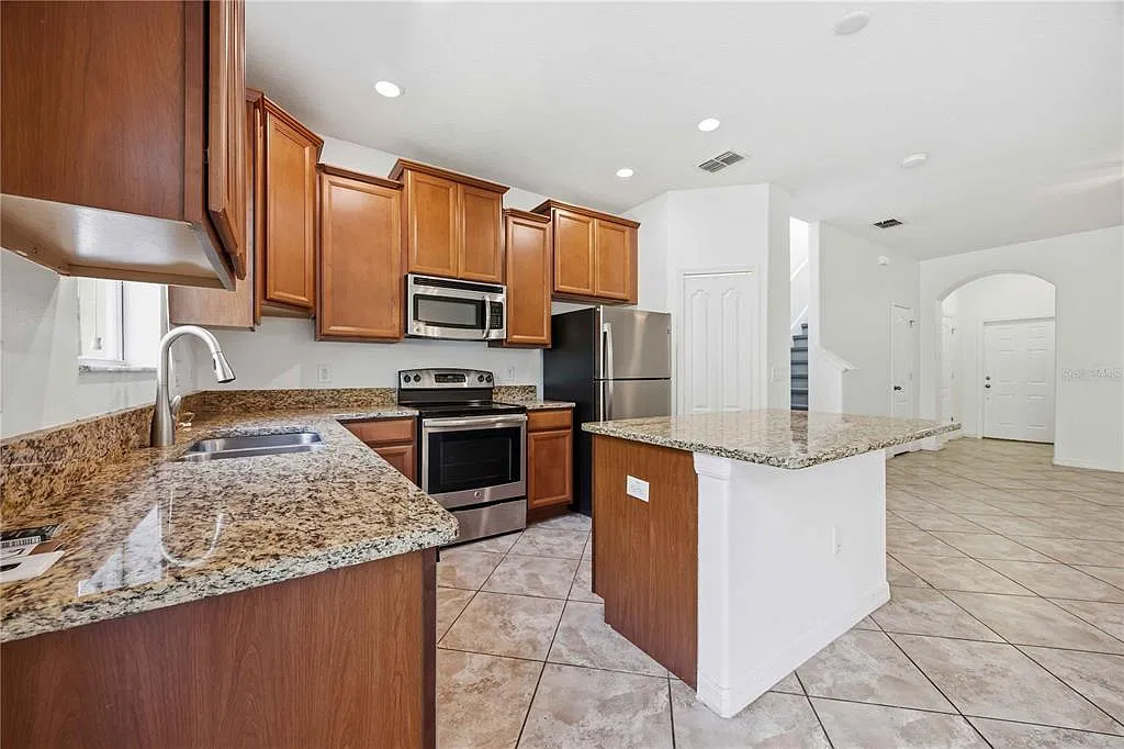 3 bed, 2.5 bath, 1434 sqft, $1,850 — Photo 3