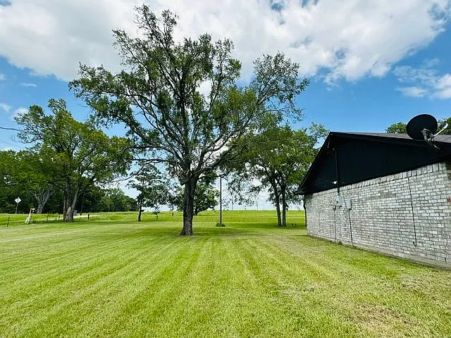 1470 FM 2712 — Photo 28