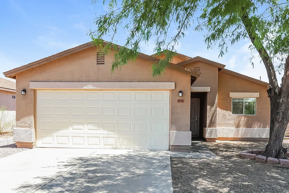 3 bed, 2.0 bath, 1266 sqft, $1,585 — Photo 1