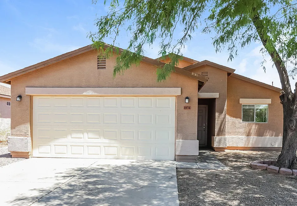 1074 E Silversmith Trl
