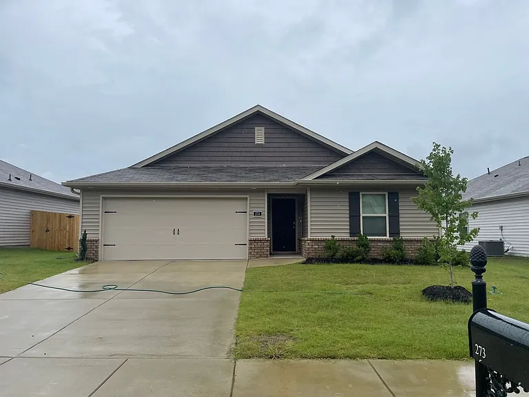 273 Ashland Dr SW — Photo 1