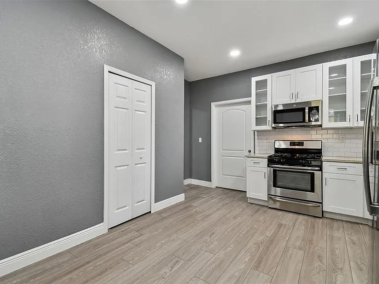 6810 N Navin Ave — Photo 54
