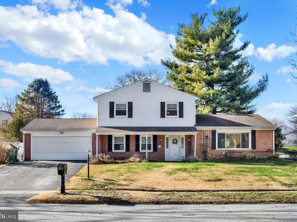 209 Lamp Post Ln, Camp Hill, PA 17011