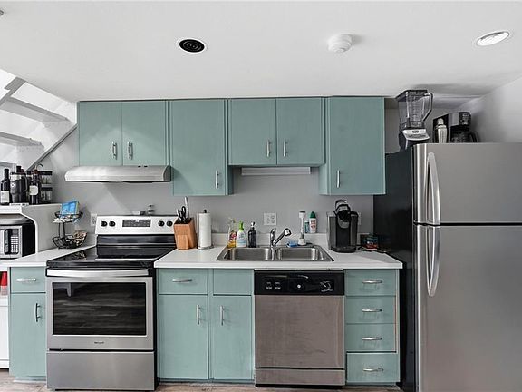4th image of 122 Swinburne Row #2