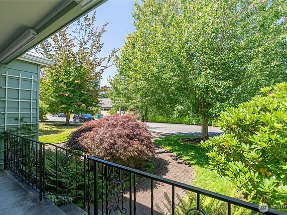 5th image of 3018 Moore Street SE