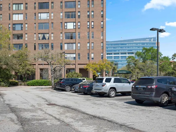 14 Lockwood Dr APT 2A, Charleston, SC 29401