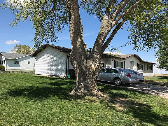 3rd image of 701 E Larae St