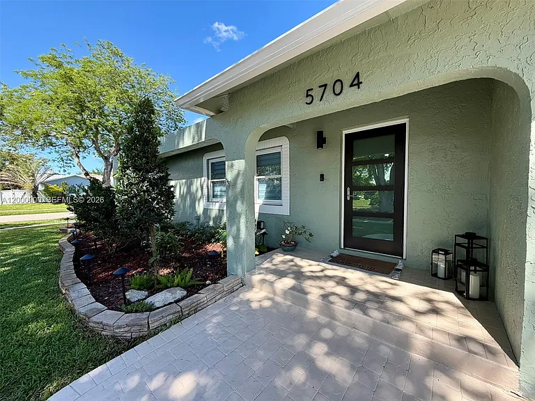 5704 SW 116th Ave — Photo 5