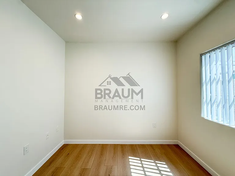 1423 Franklin St — Photo 43