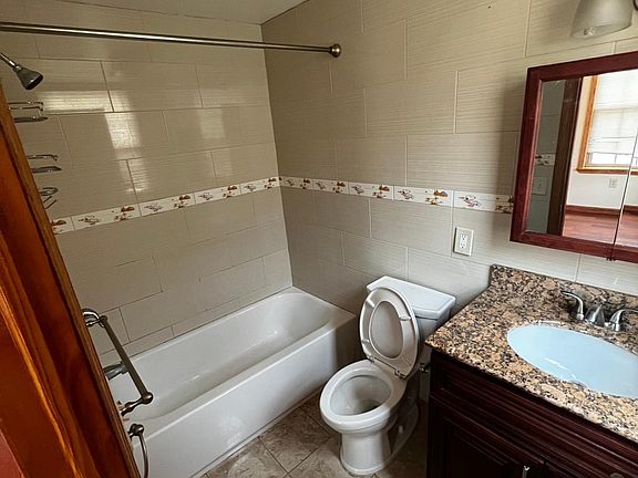 3rd image of 556 N 11th St #2
