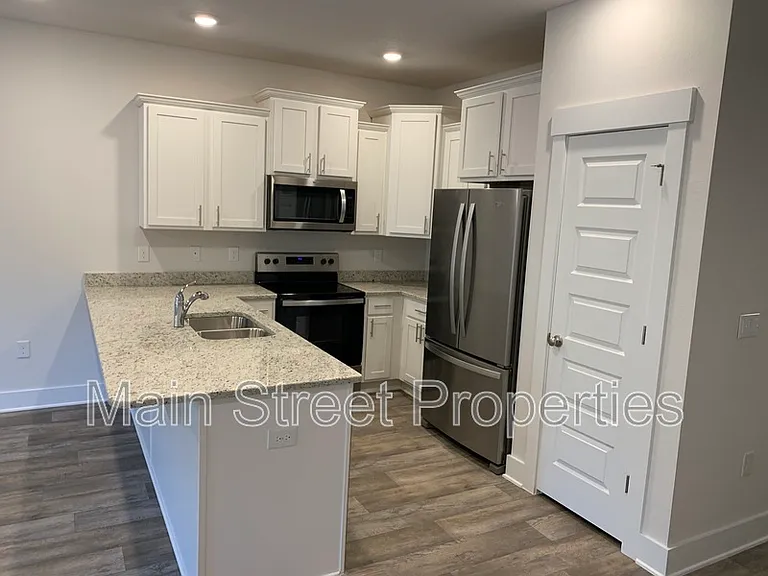 1524 Farragut Way — Photo 6