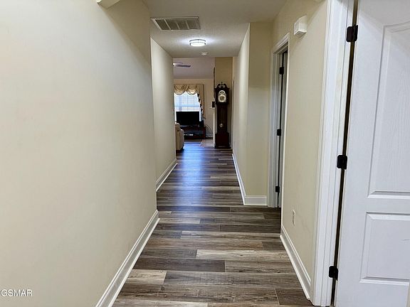 3rd image of 118 River Garden Ct