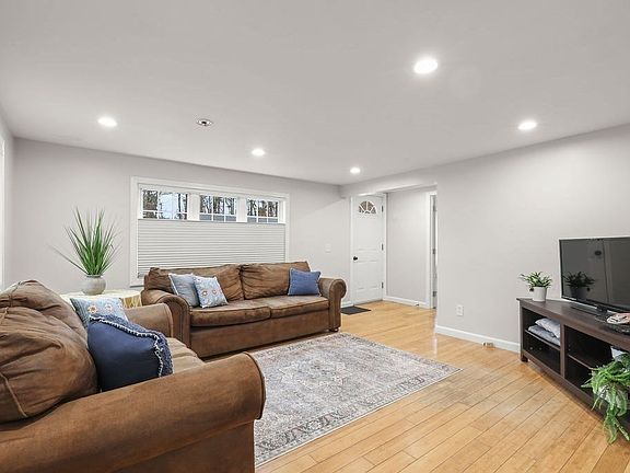5th image of 4 James Ave