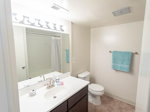 5th image of 2109 Glencoe Hills Dr APT 8