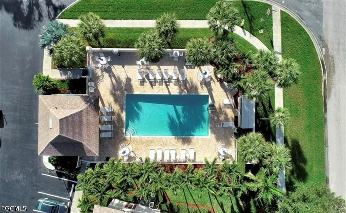 2 bed, 2.0 bath, 787 sqft, $3,495 — Photo 1
