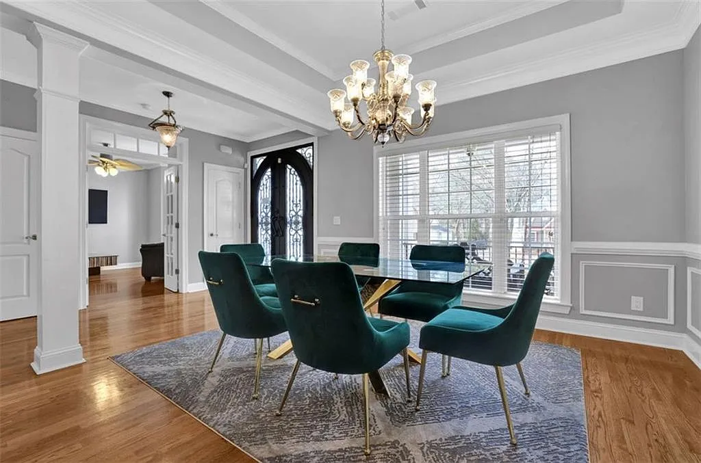 6 bed, 5.0 bath, 4995 sqft, $6,500 — Photo 3