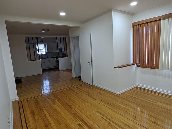 3rd image of 2838 200th St