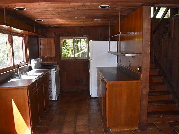 Kitchen (1st floor)