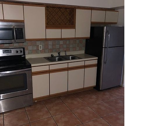 4th image of 212 NE 23rd Ave #2