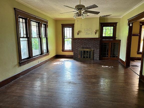 3rd image of 419 W 4th St