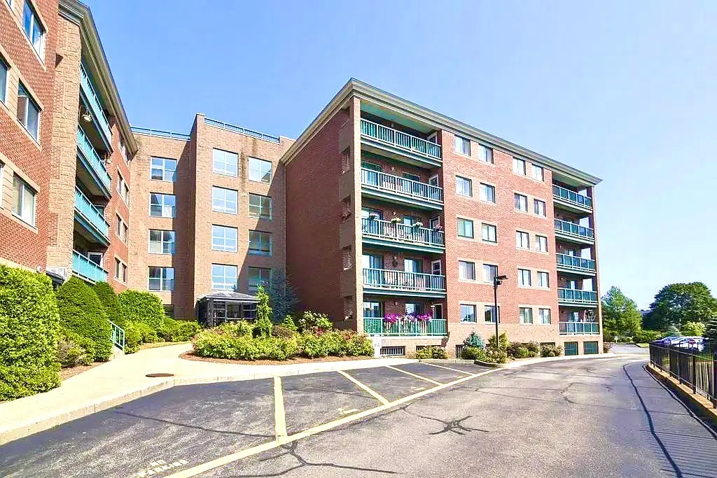 2 bed, 1035 sqft, $2,400 — Photo 1