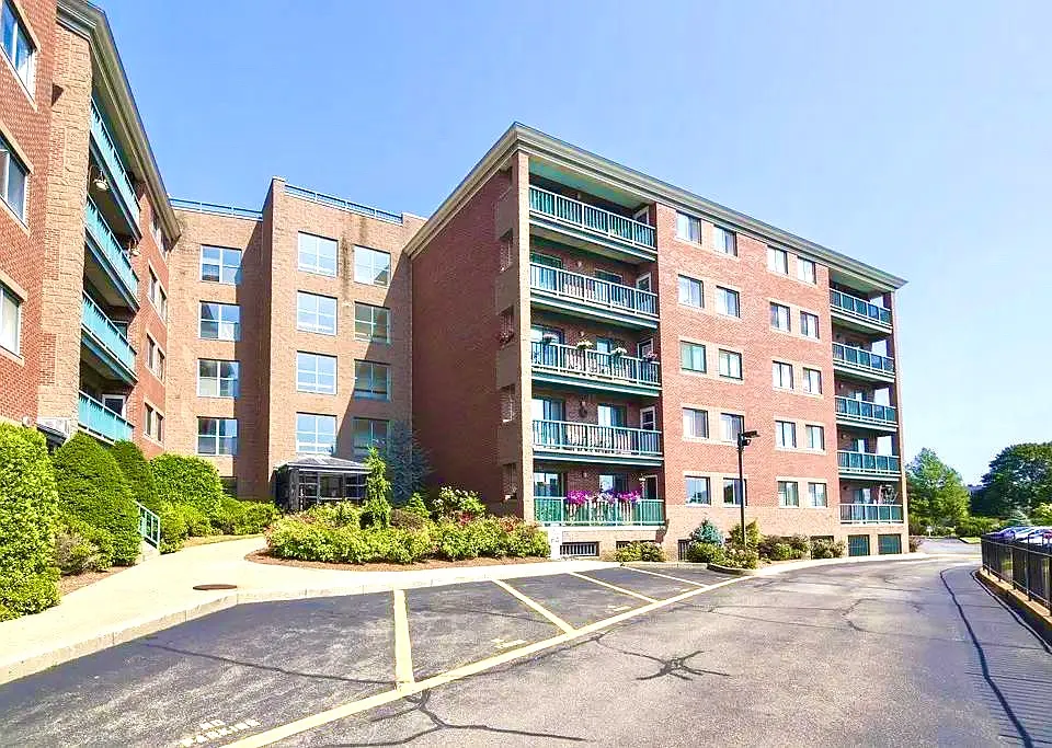 50 S Common St #403
