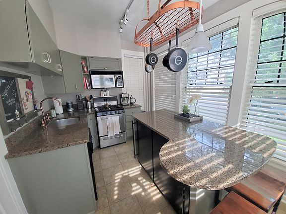 3rd image of 830 Grand Ave APT 3