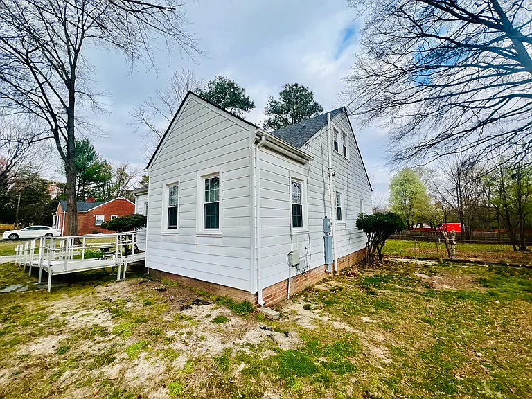 4066 Walmsley Blvd — Photo 4
