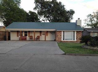 2915 Avenue M, Nederland, TX 77627