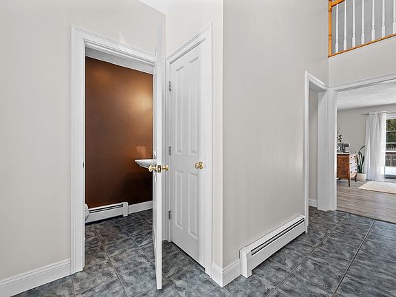 5th image of 14 Richards Ave