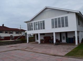 43 Campton St, Seabrook, NH 03874