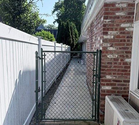 5th image of 164 E Rockaway Road