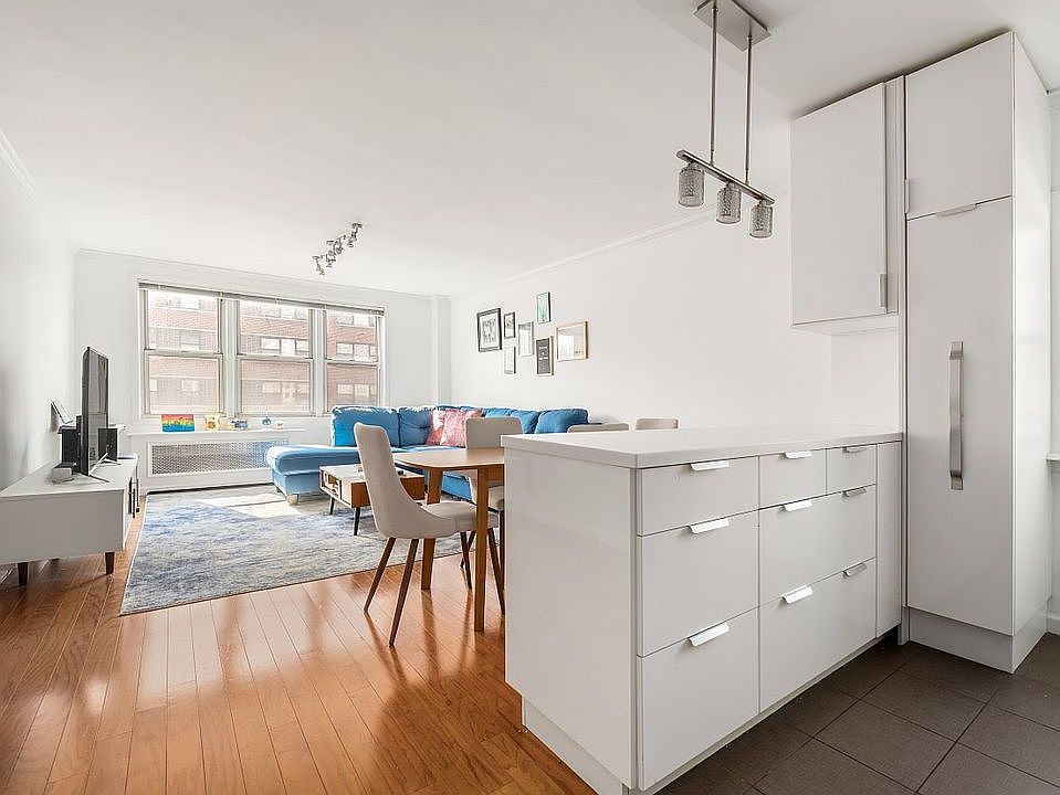 1st image of 160 E 27th St APT 11A