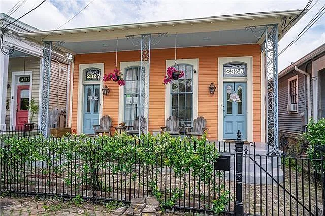 2325 Laurel St — Photo 1