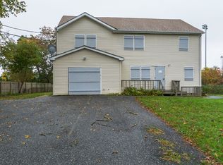 8 Wendy Ln, Brentwood, NY 11717