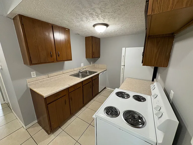 2015 J — Photo 9