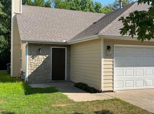 2422 Lancaster Dr, Lawrence, KS 66049
