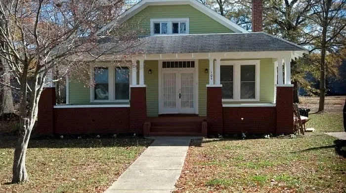 5 bed, 1.5 bath, 2200 sqft, $960 — Photo 1