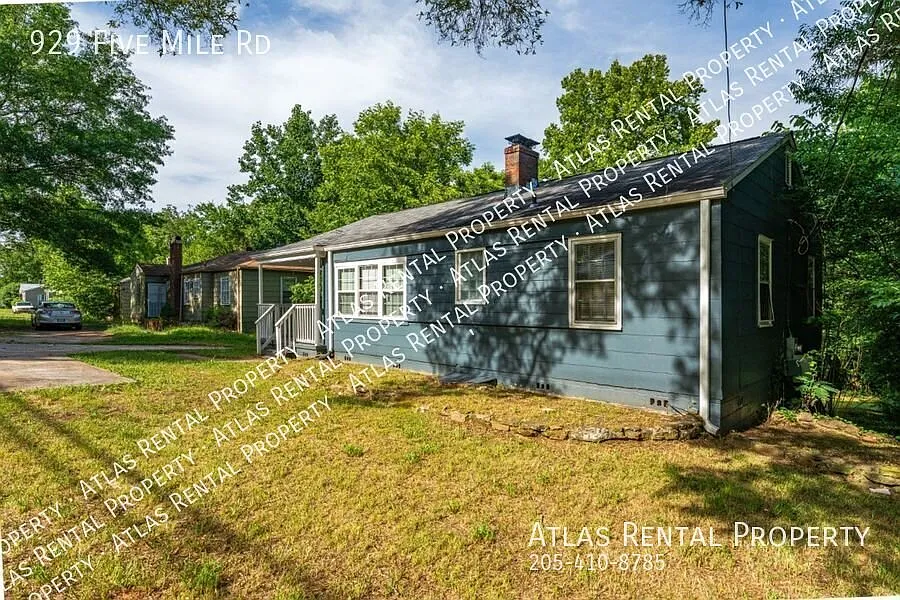 Pet-Friendly 3-Bedroom Home with Granite & Hardwood Floors! — Photo 2