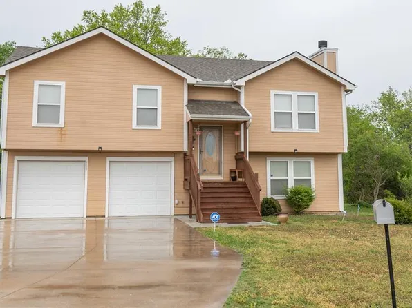 304 E John St, Coffeyville, KS 67337