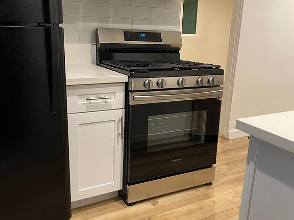 4th image of 1446 1/2 N Keystone St