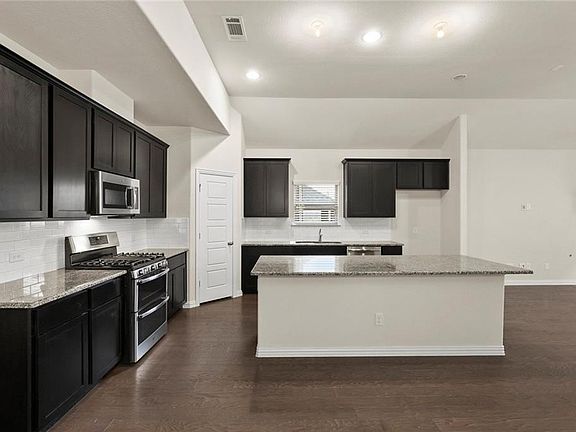 5th image of 2326 Hillview Dr