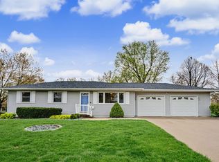 1935 Fairmeadows Ct, Bettendorf, IA 52722